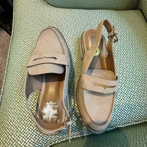 DV by Dolce Vita Tan Flats Sleek Loafers Slingback trendy EUC size 9